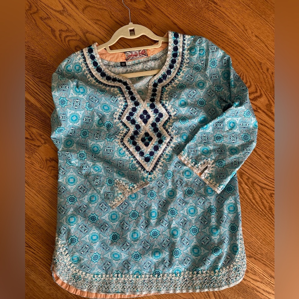 Robert Graham tunic worn once sz Medium